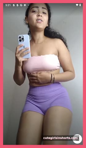 Paty Beautiful In Purple Shorts 1